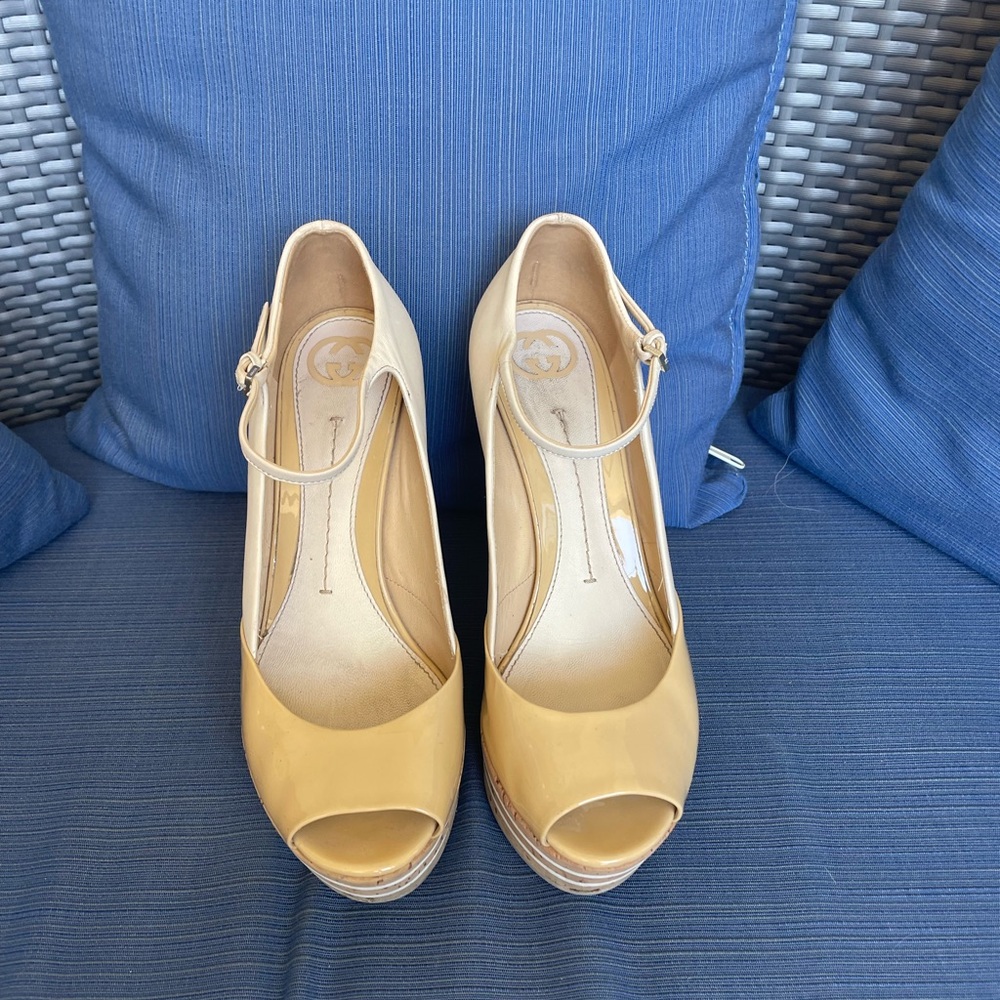 Gucci Beige Patent And Leather Cork